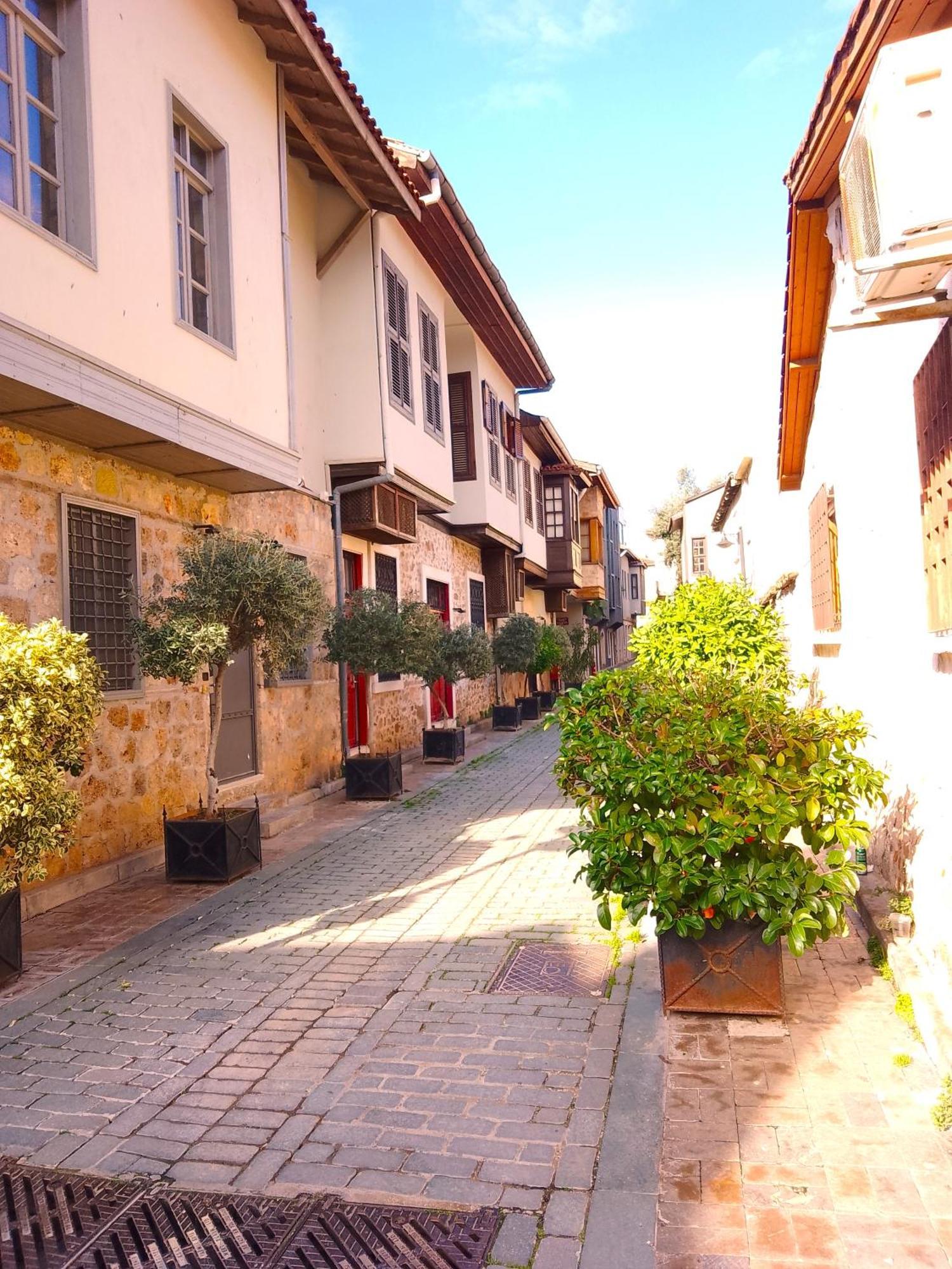 Apartment Chic Garden Flat With Patio Near Hadrian's Gate Antalya