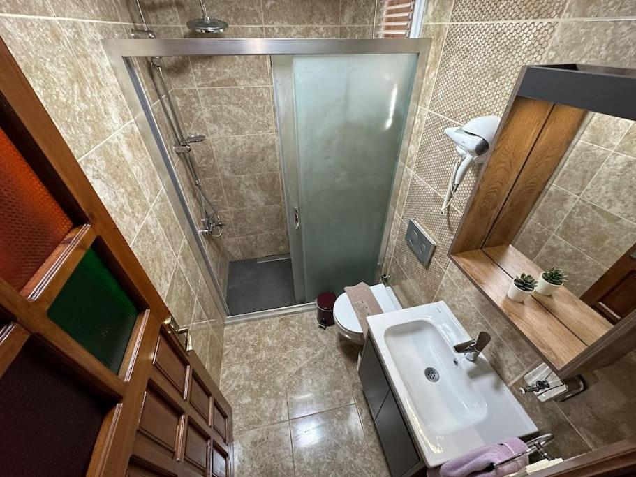 Pasha Suite, Floor