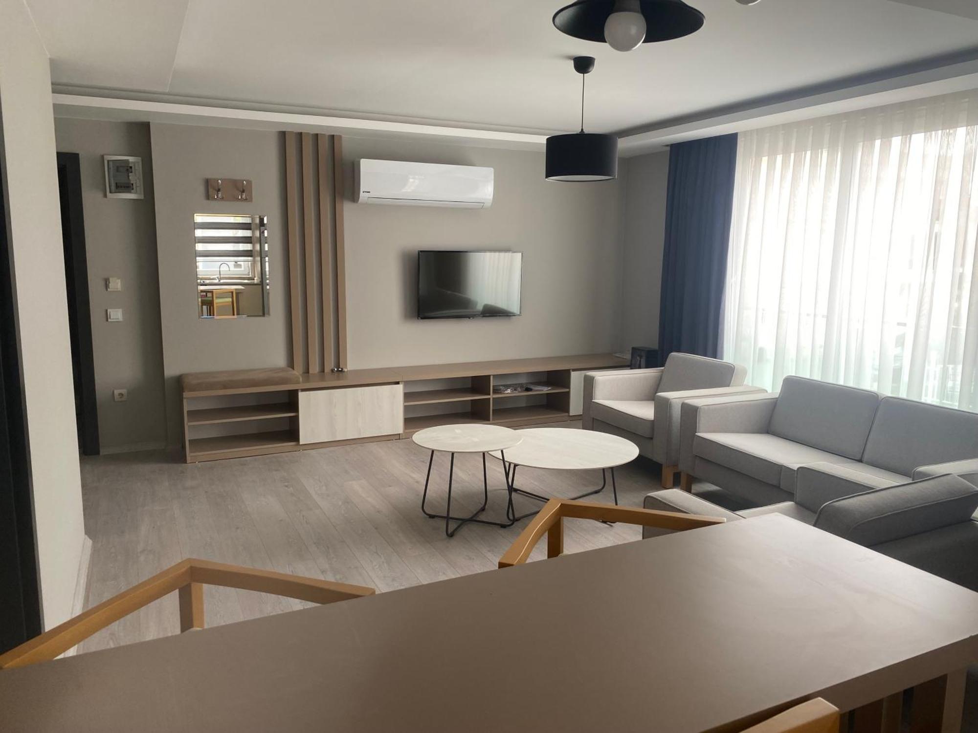 Apartment Via *