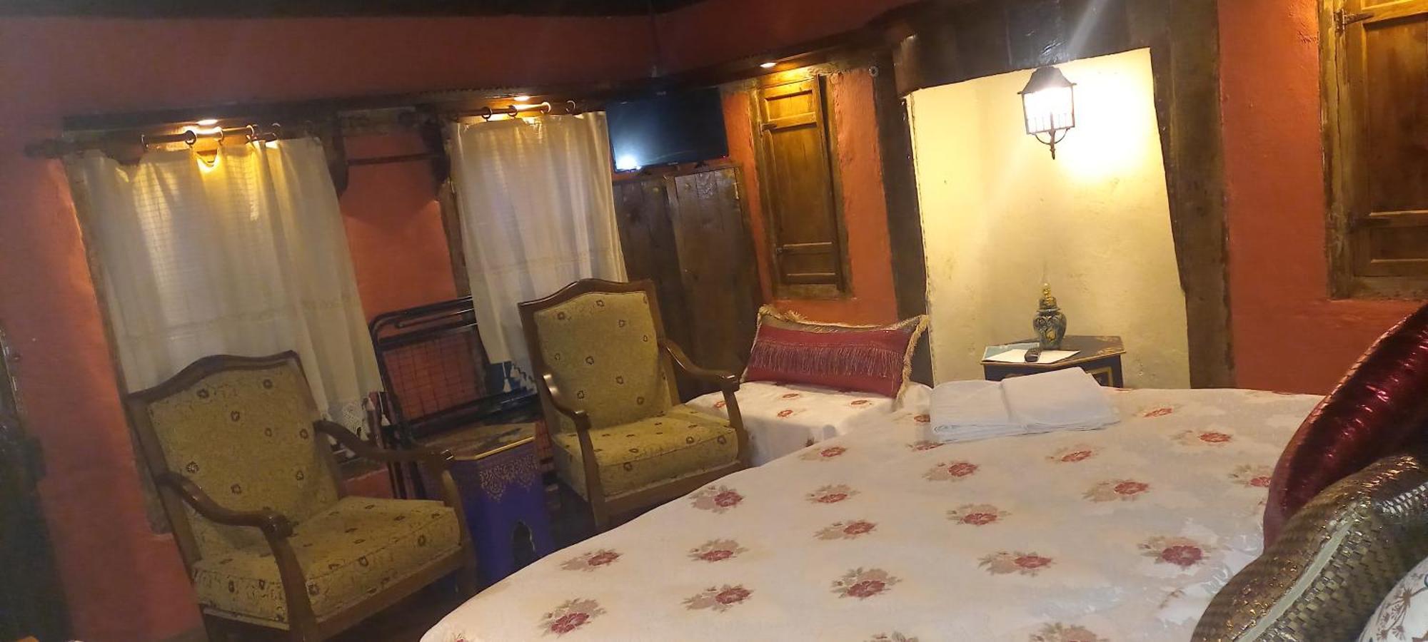 Homestay Demeter Rose Stonehouse Pansion *
