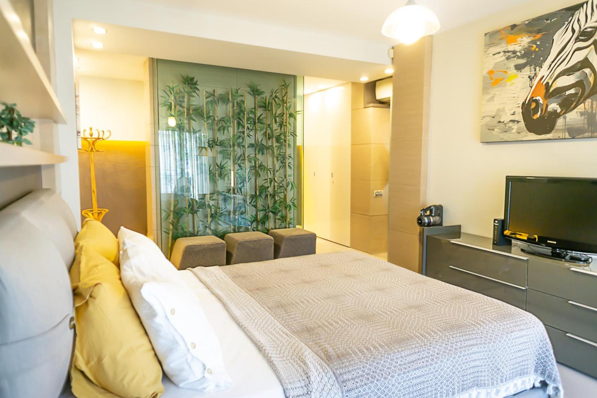 Downtown Oasis - Spacious Modern 3-br Flat Near Beachpark Apartment