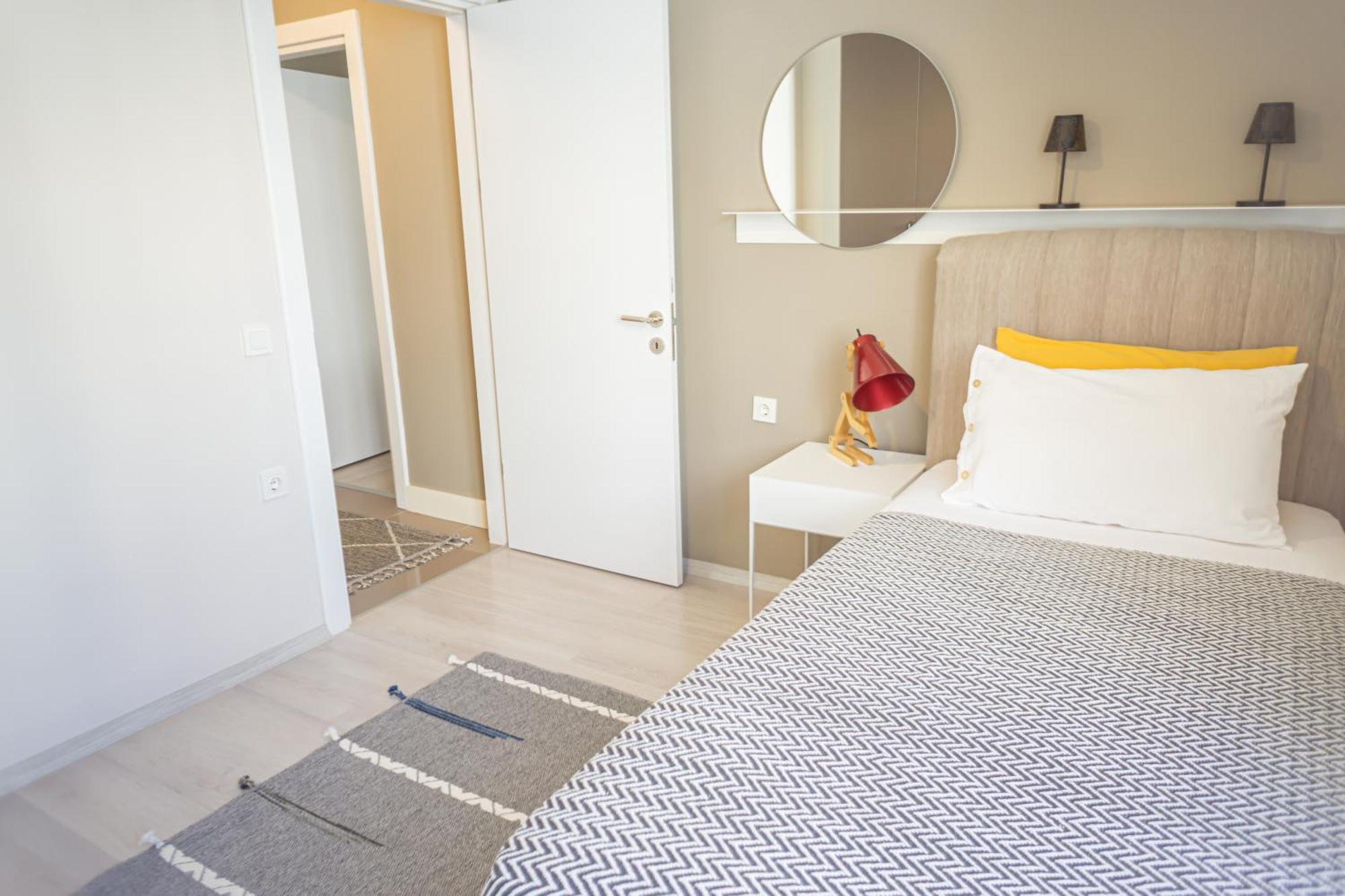Downtown Oasis - Spacious Modern 3-br Flat Near Beachpark