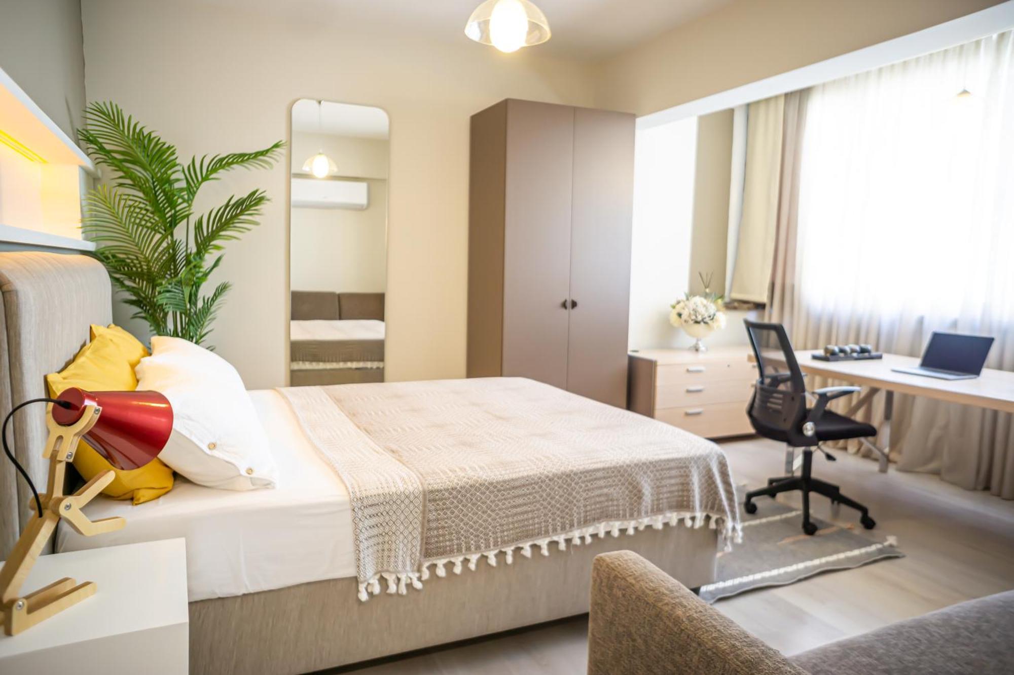 Apartment Downtown Oasis - Spacious Modern 3-br Flat Near Beachpark *