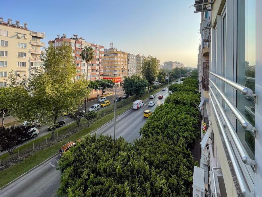 Downtown Oasis - Spacious Modern 3-br Flat Near Beachpark Apartment