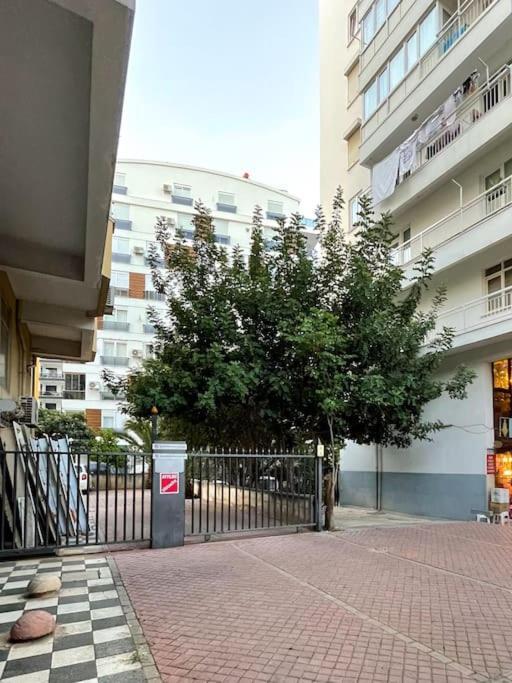 Apartment Downtown Oasis - Spacious Modern 3-br Flat Near Beachpark *