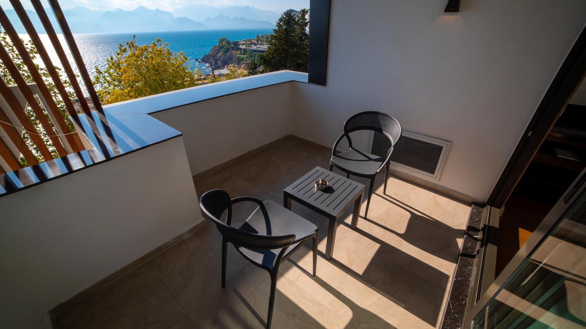 Lara Vista Suits & Spa Hotel *