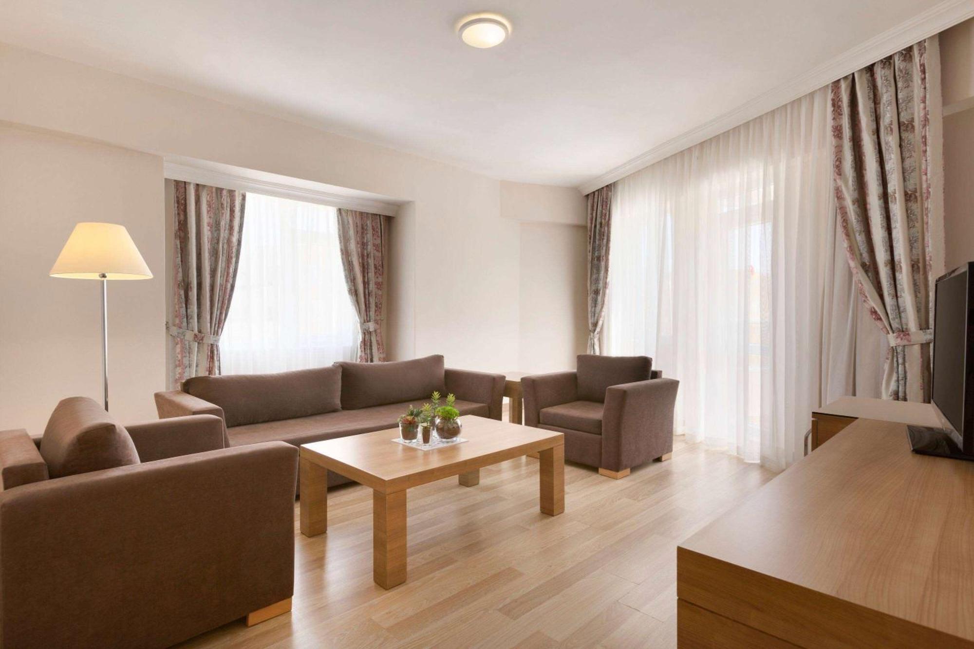 Ramada By Wyndham Lara Hotel 5*