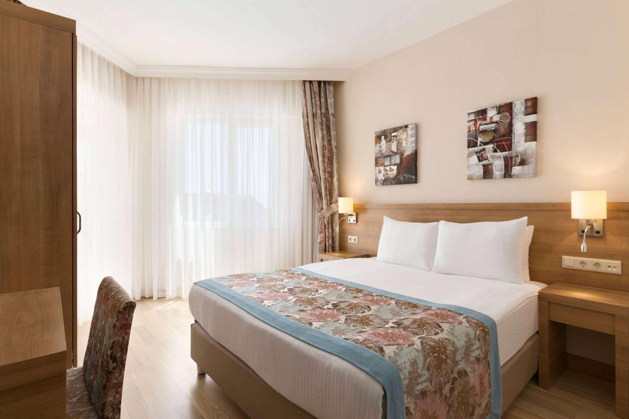 Hotel Ramada By Wyndham Lara