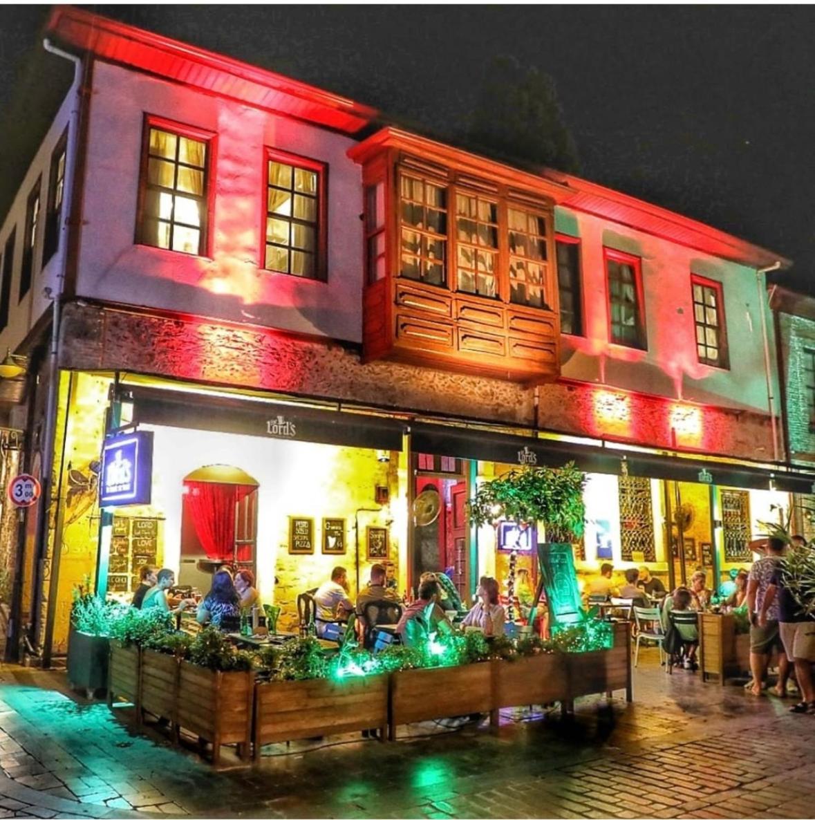 Hostel Lords & Pub Antalya
