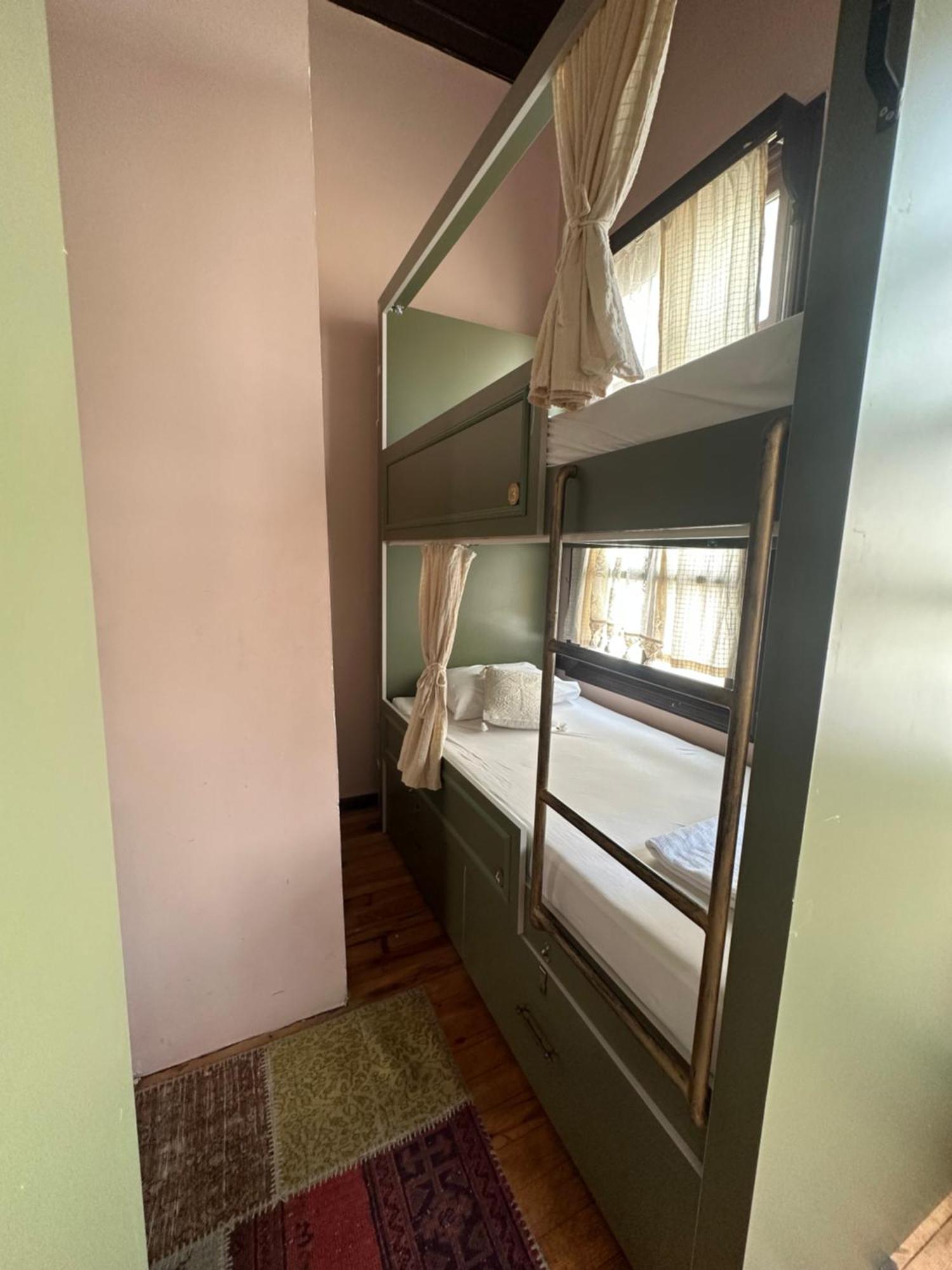 Lords & Pub Hostel Antalya