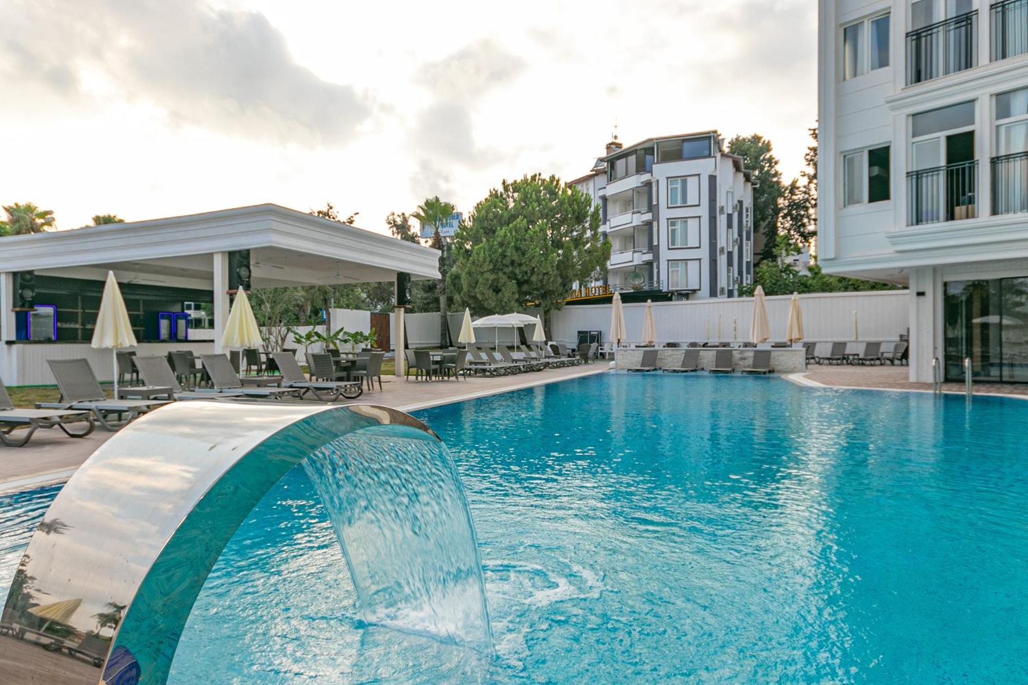 Hotel Lara World