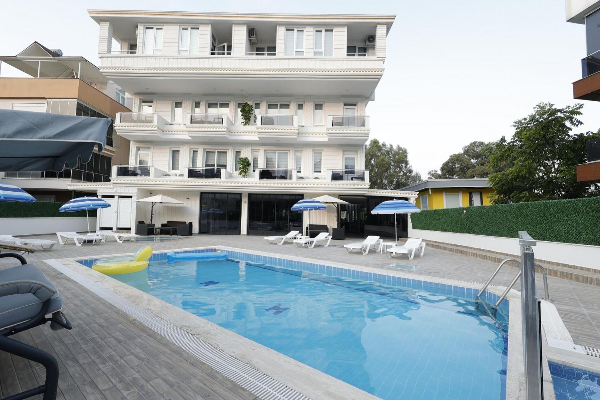 Mira Hotel *