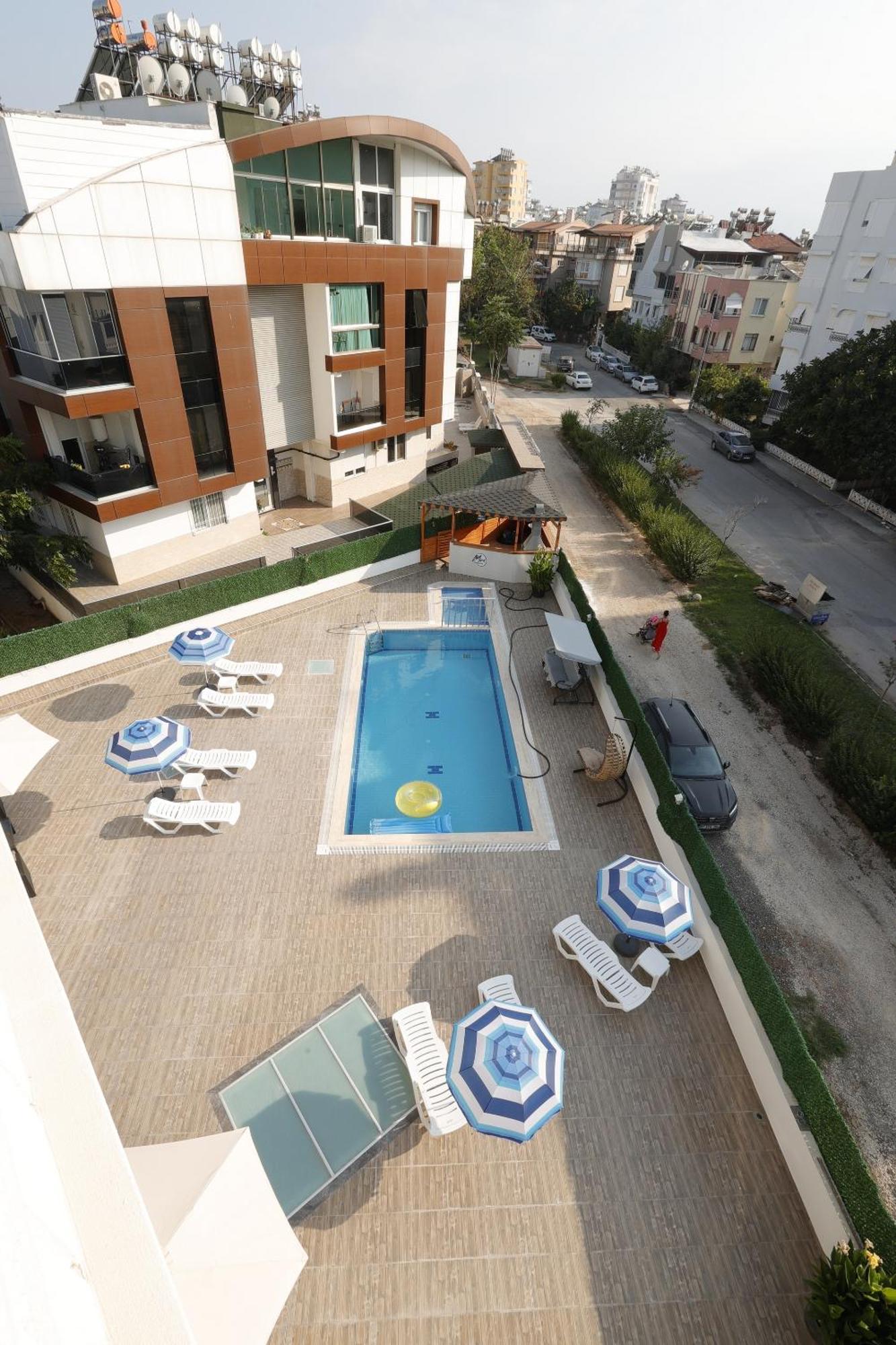 Mira Hotel *