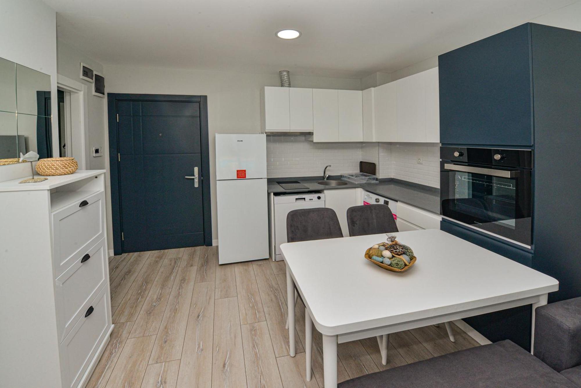 C Airport Apartment *