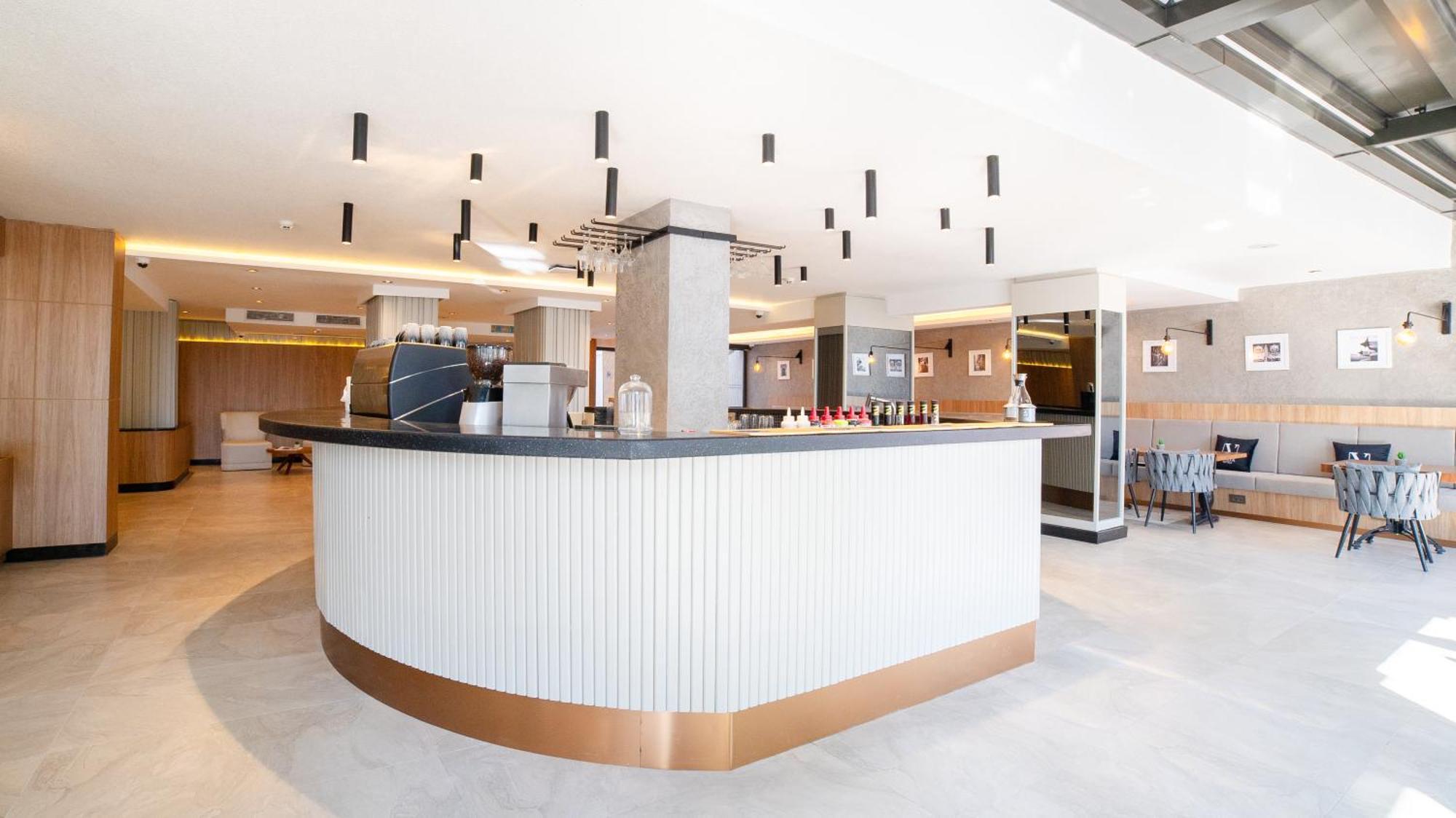 Lara Vista Suits & Spa Hotel