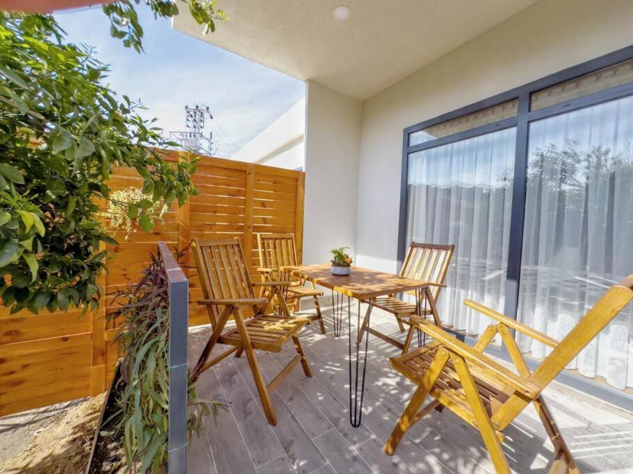 Stylish Garden Retreat, Ultimate Relaxation