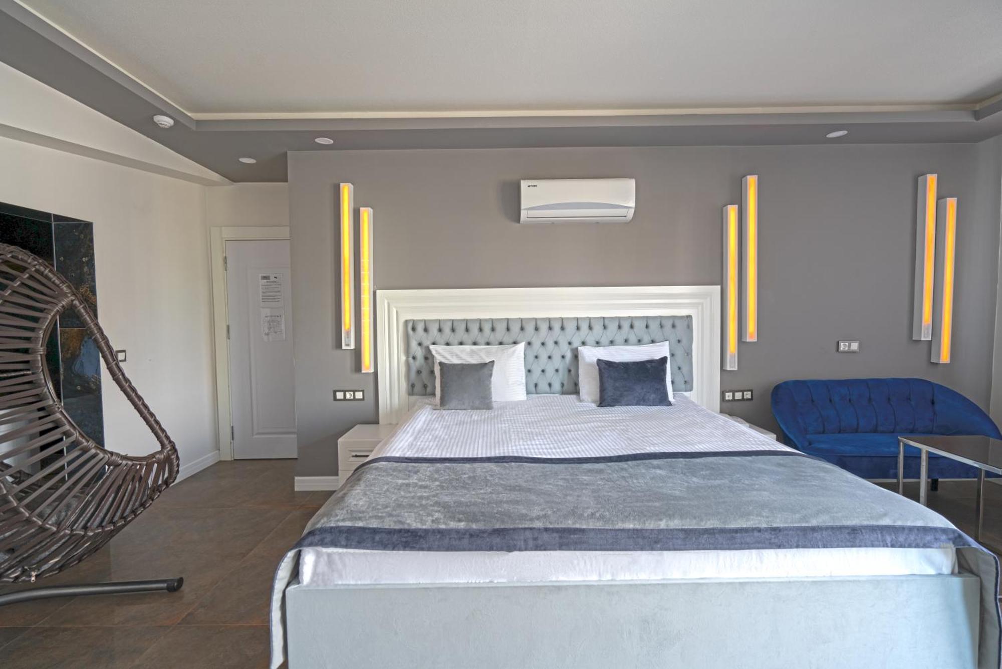 Mira Hotel