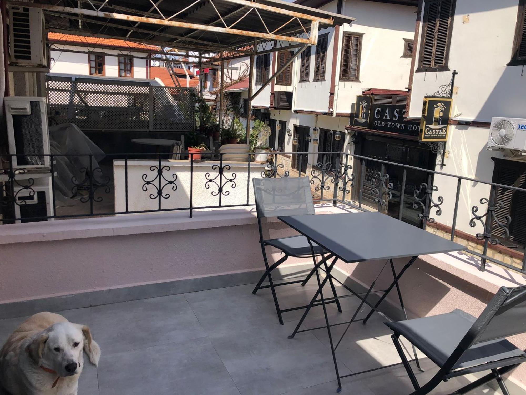 Aparthotel Saye House *