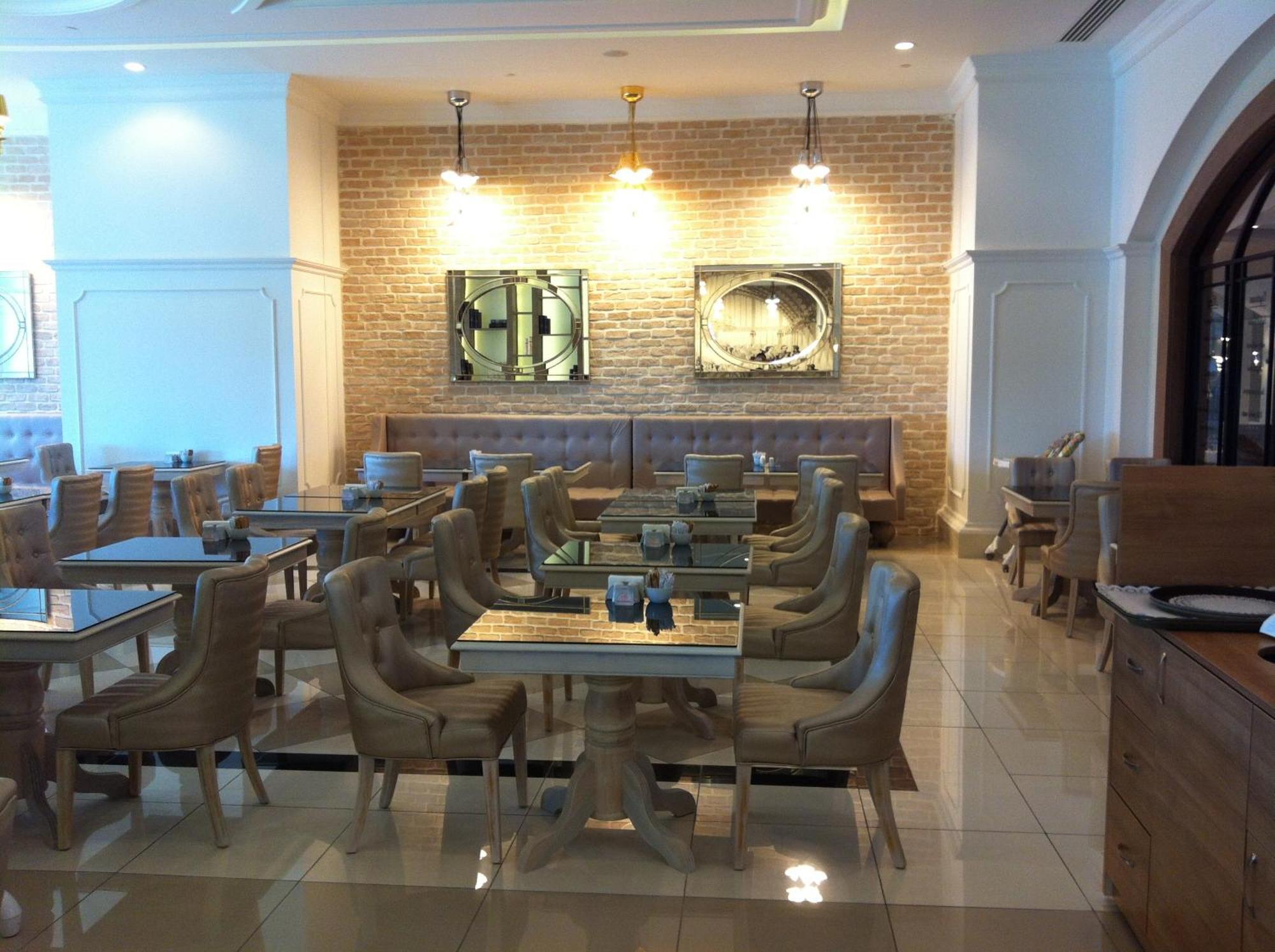 Delphin Imperial Lara