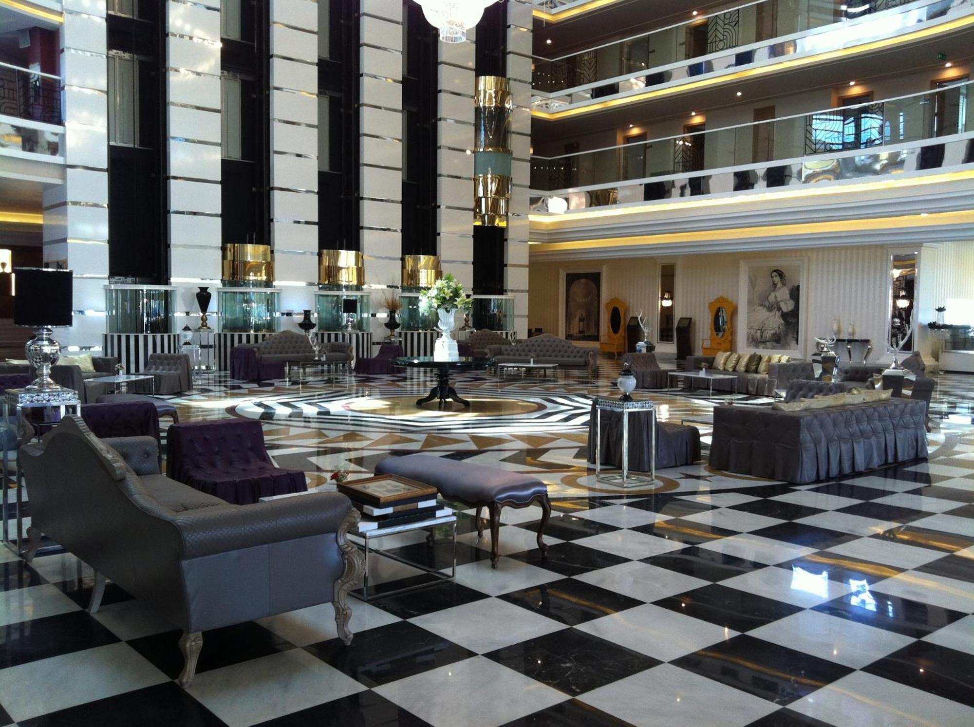 Delphin Imperial Lara