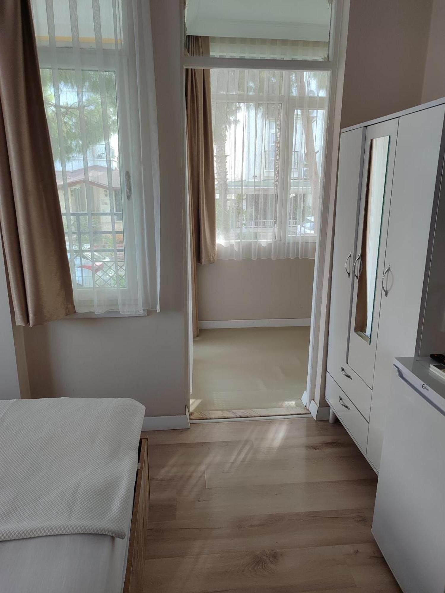 Aparthotel Rega *