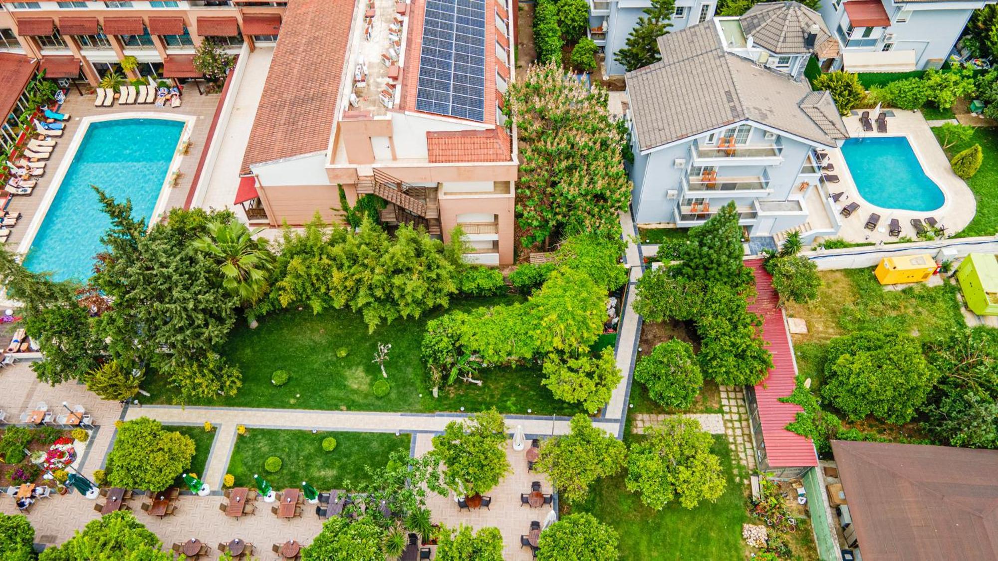 Dg Rose Otel 4*