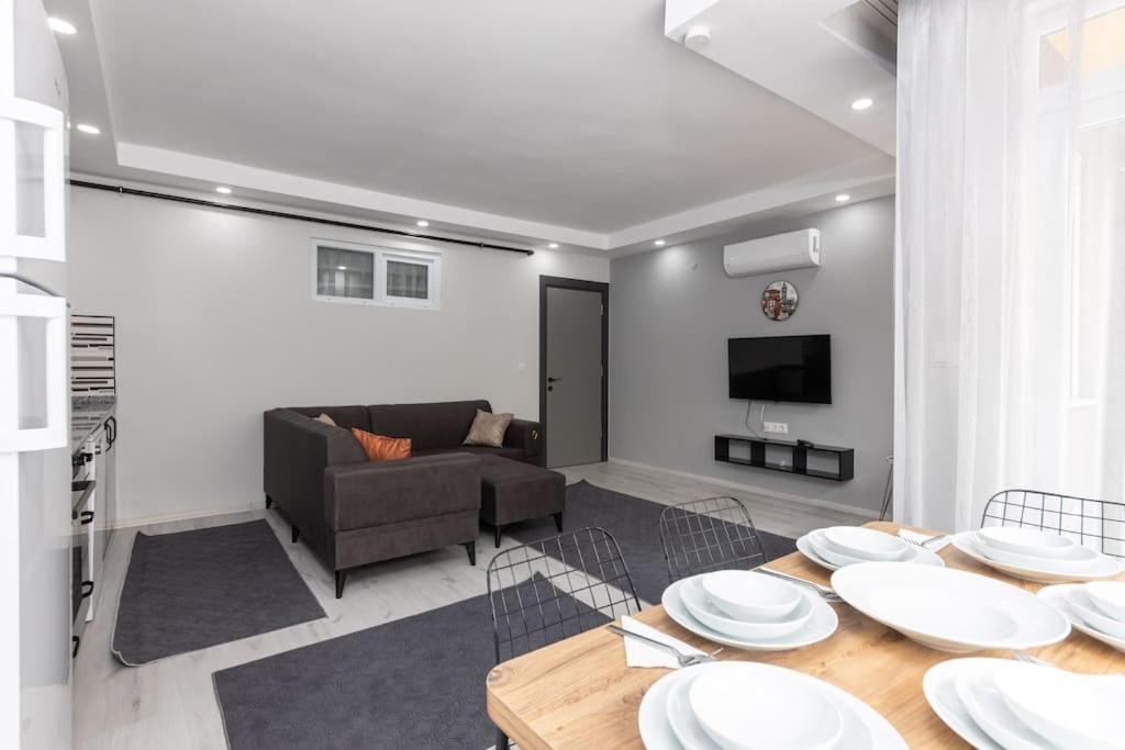 6-sehir Merkezinde Bueyuek Modern Apartment