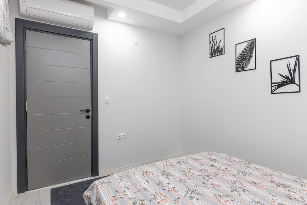 3-sehir Merkezinde Bueyuek 3 Yatak Odasi Apartment Antalya