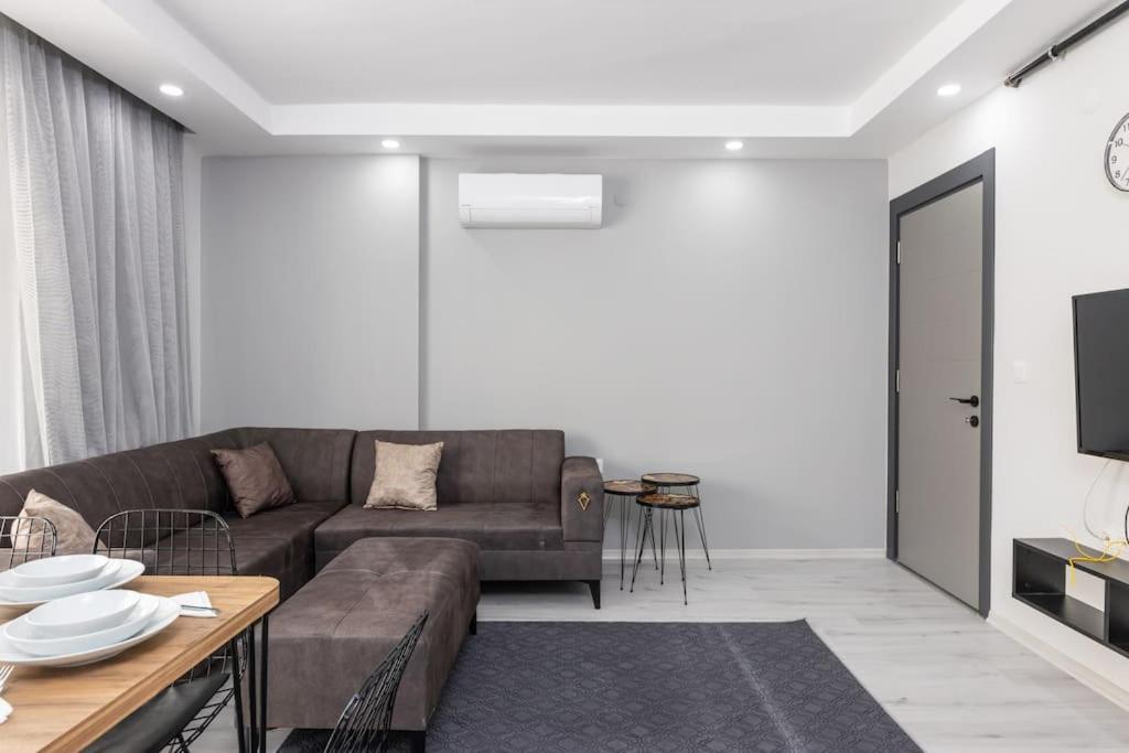 3-sehir Merkezinde Bueyuek 3 Yatak Odasi Antalya