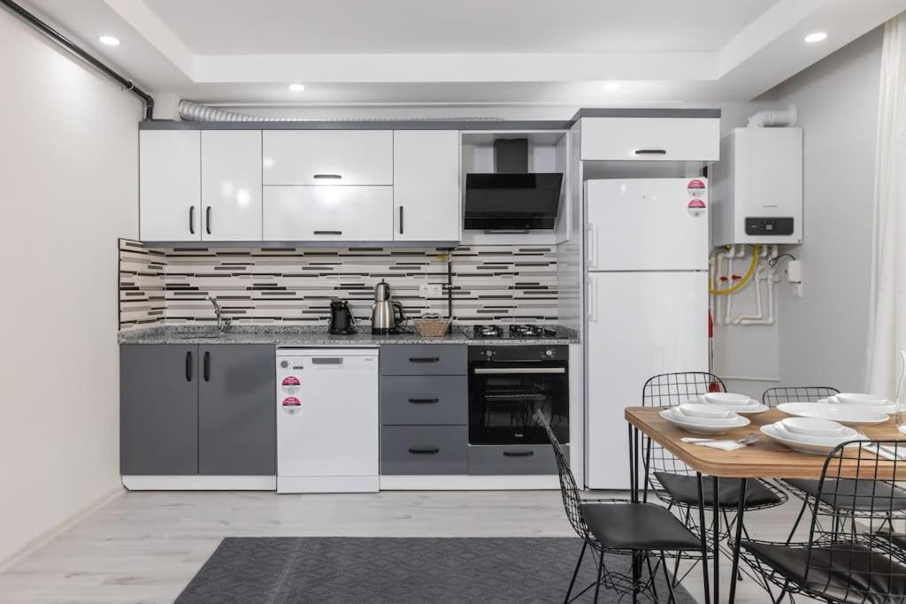 Apartment 3-sehir Merkezinde Bueyuek 3 Yatak Odasi *