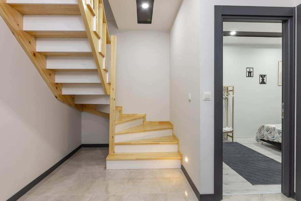 3-sehir Merkezinde Bueyuek 3 Yatak Odasi Apartment Antalya