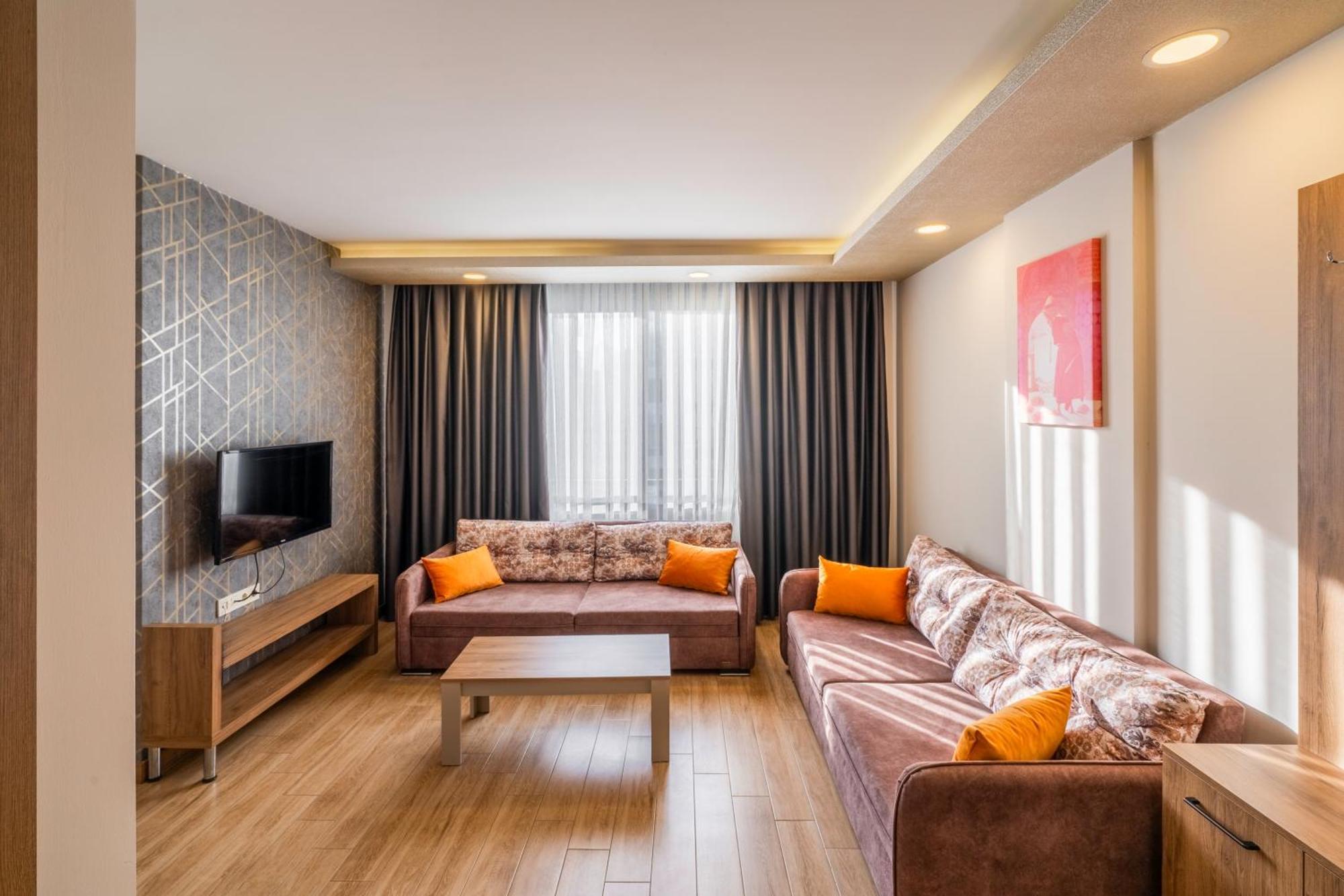 Golden World Aparthotel