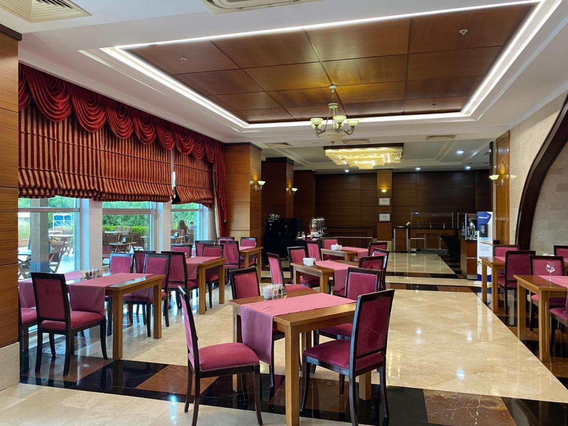 Crowne Plaza By Ihg Hotel