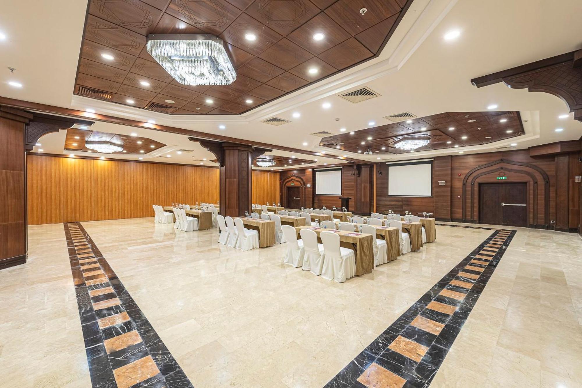 Crowne Plaza By Ihg Hotel