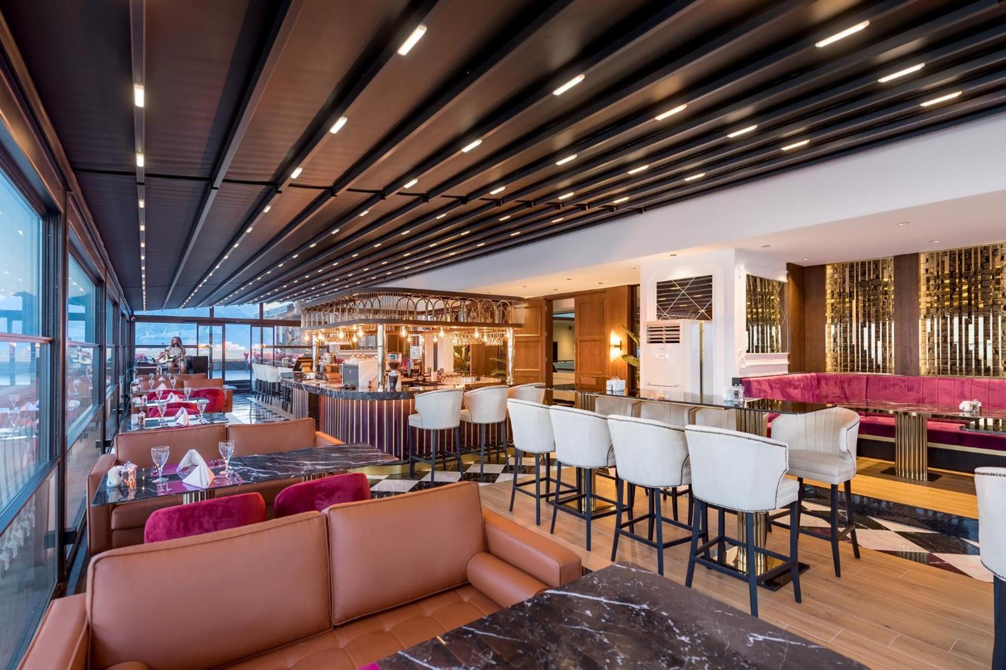 Crowne Plaza By Ihg Hotel