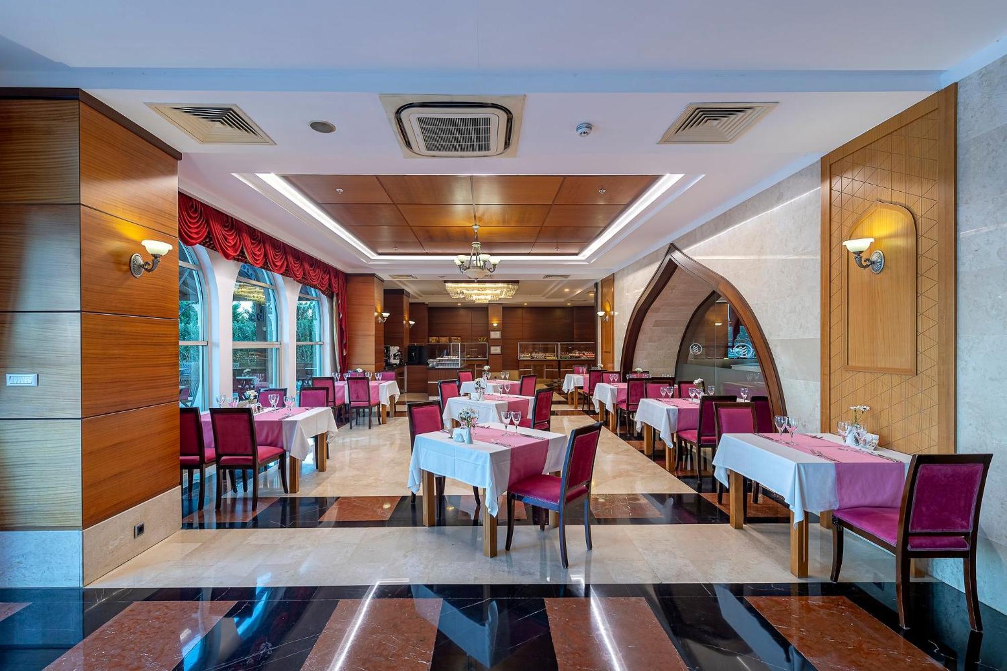 Hotel Crowne Plaza By Ihg 5*