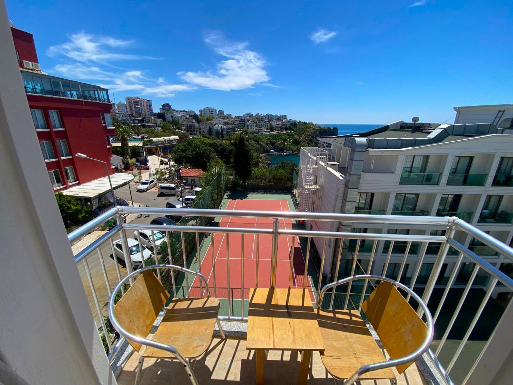 Prima Hotel 3*