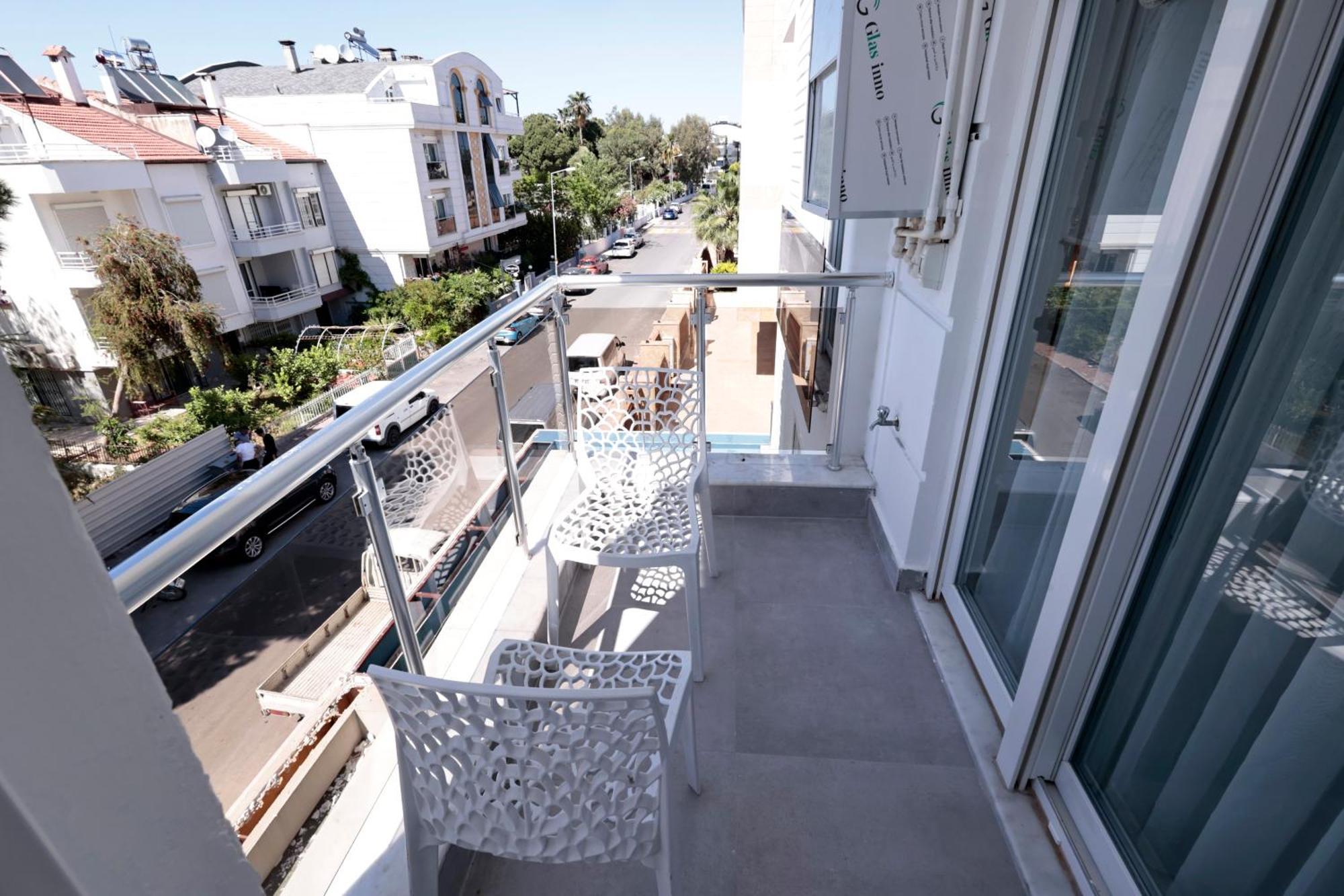 Apart Otel Livia 3*