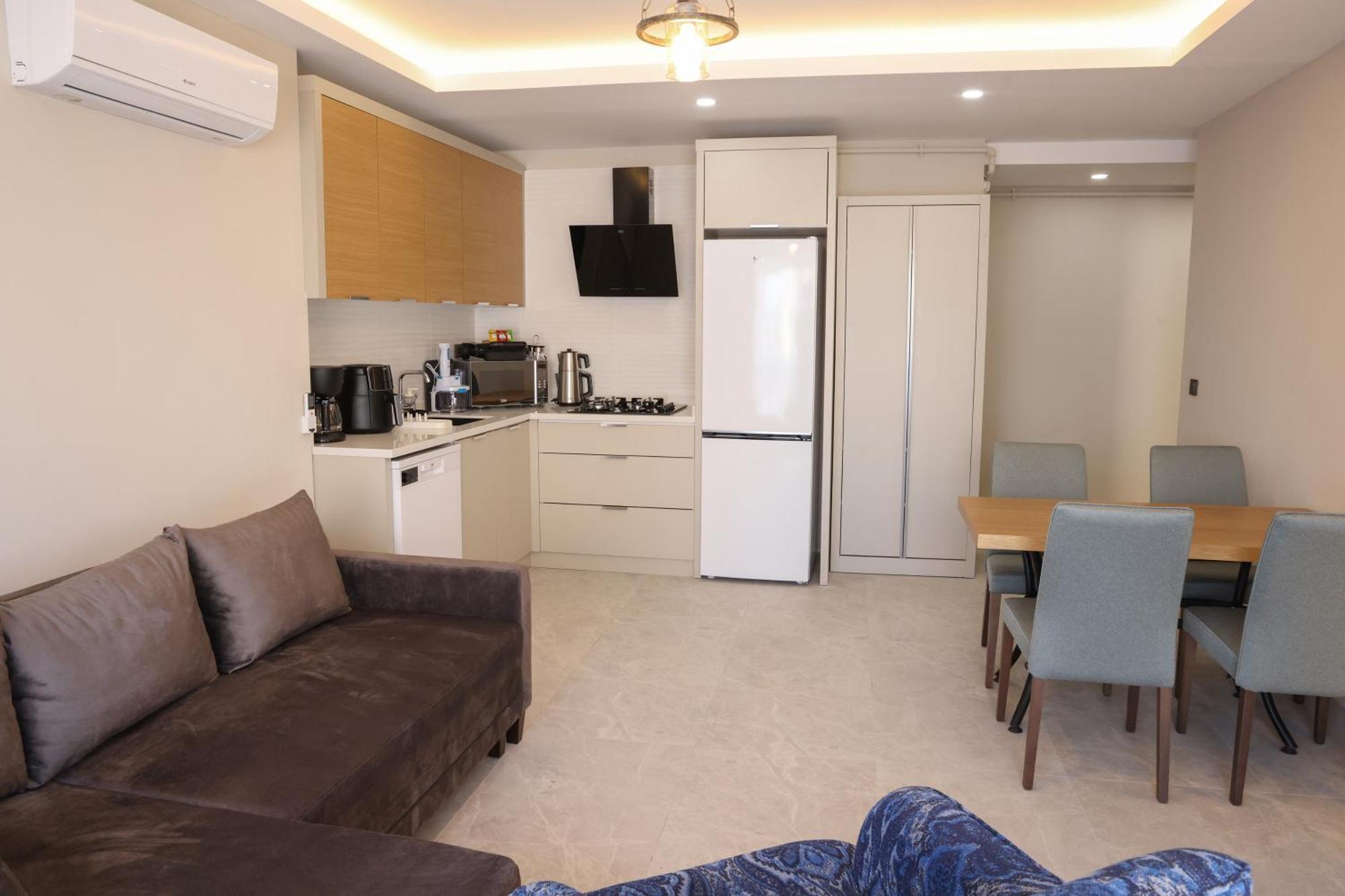 Apart Otel Livia 3*