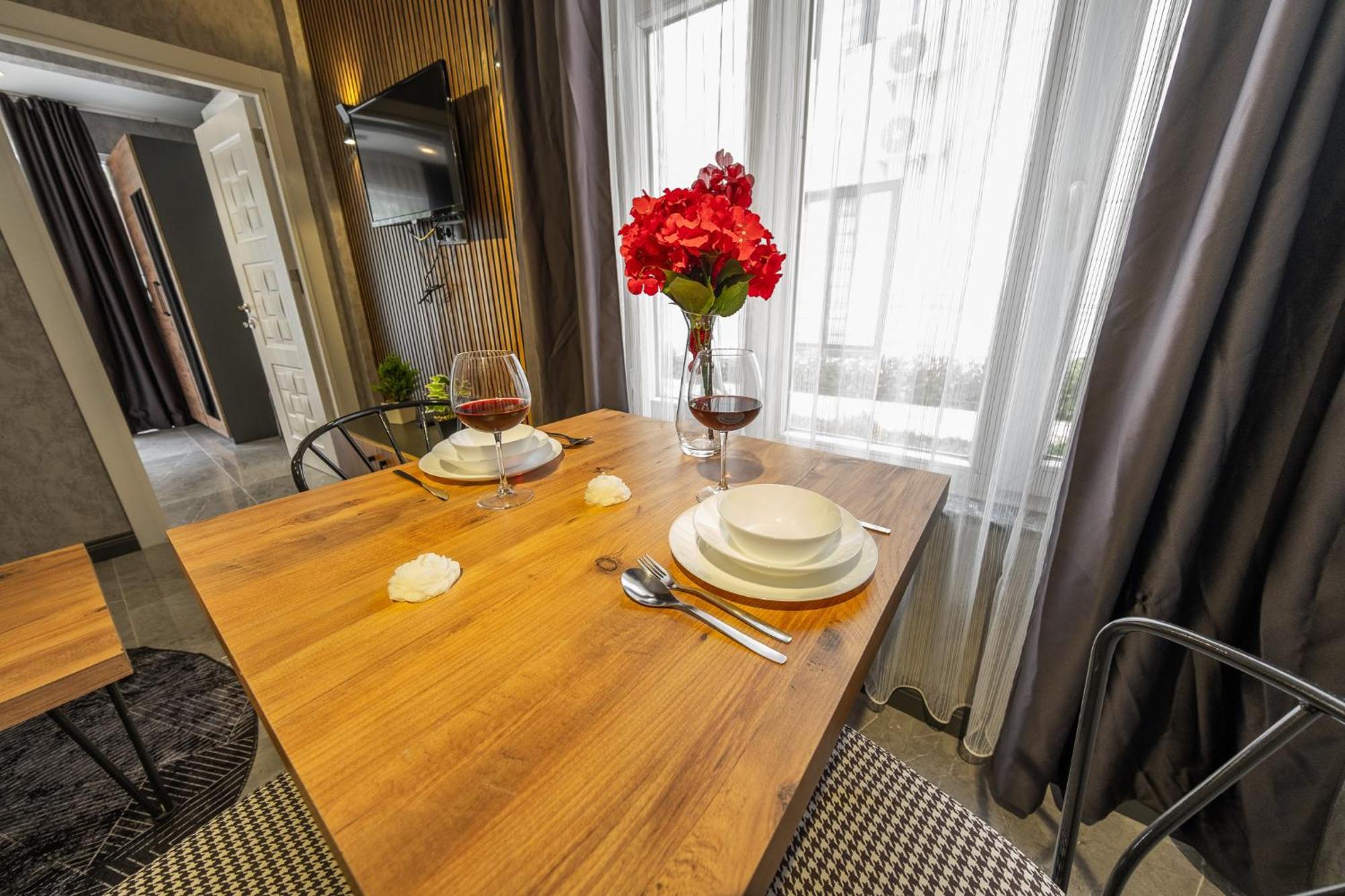 Mrt Suites Lara