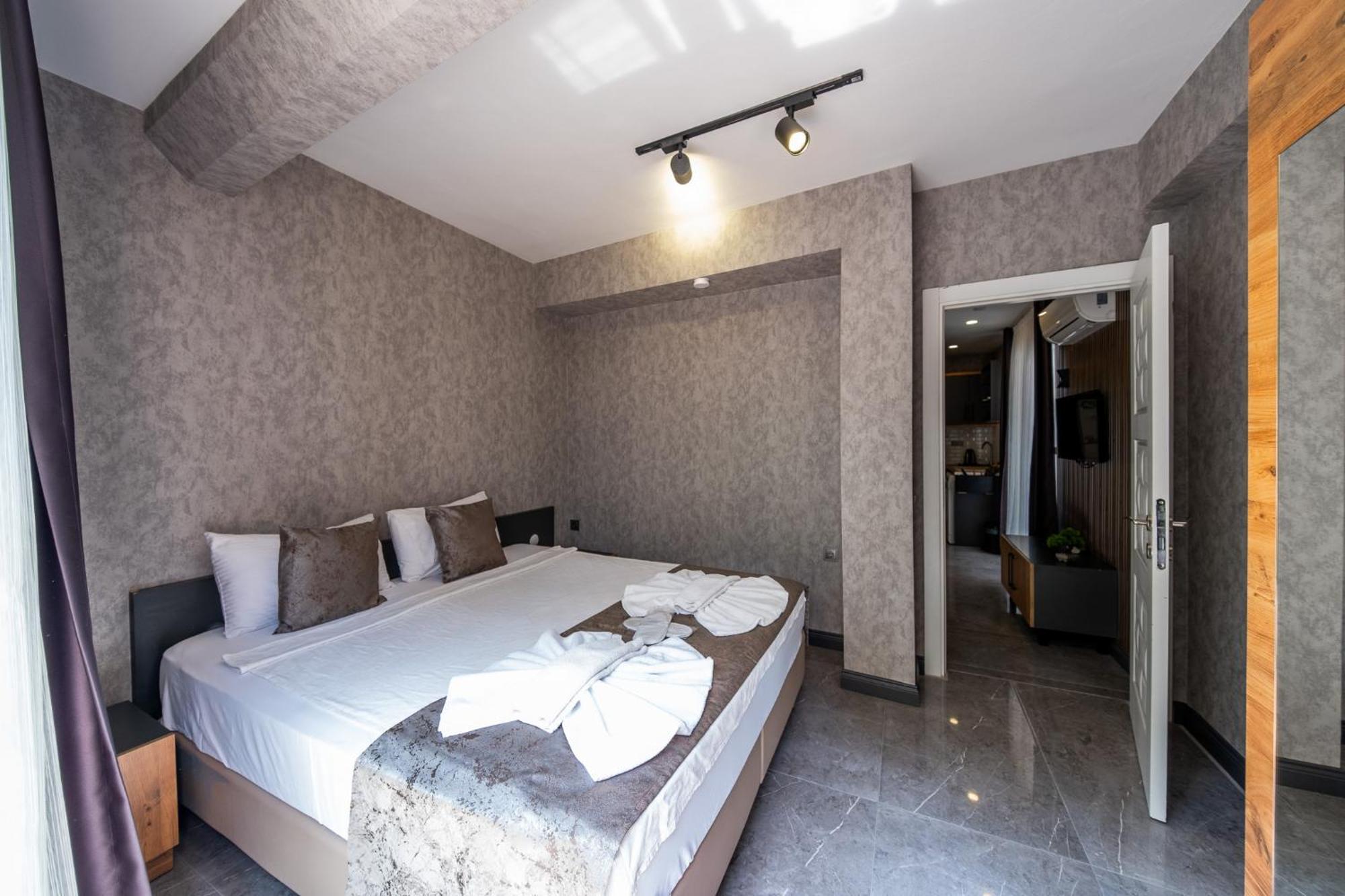 Mrt Suites Lara *