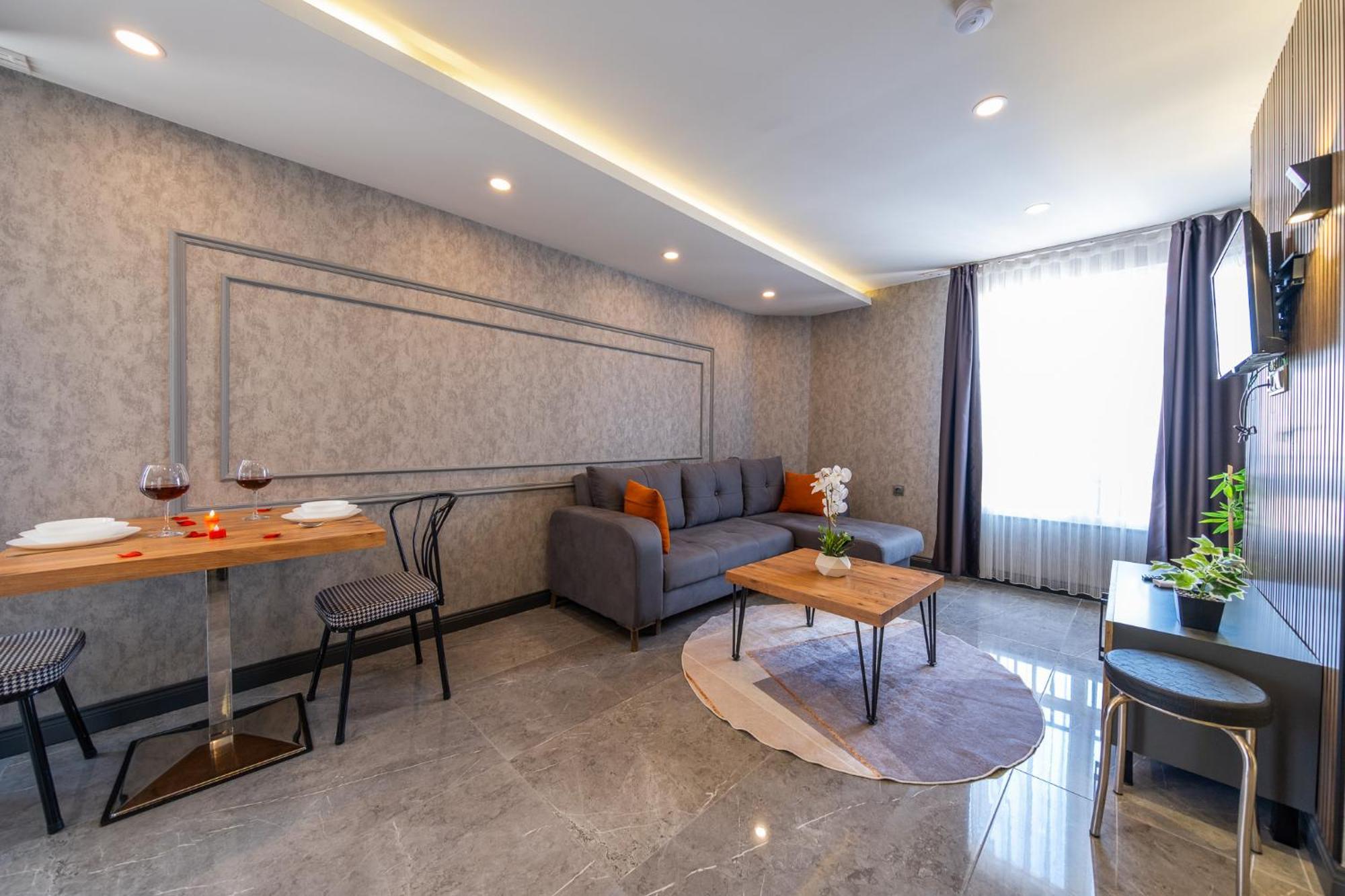 Mrt Suites Lara *