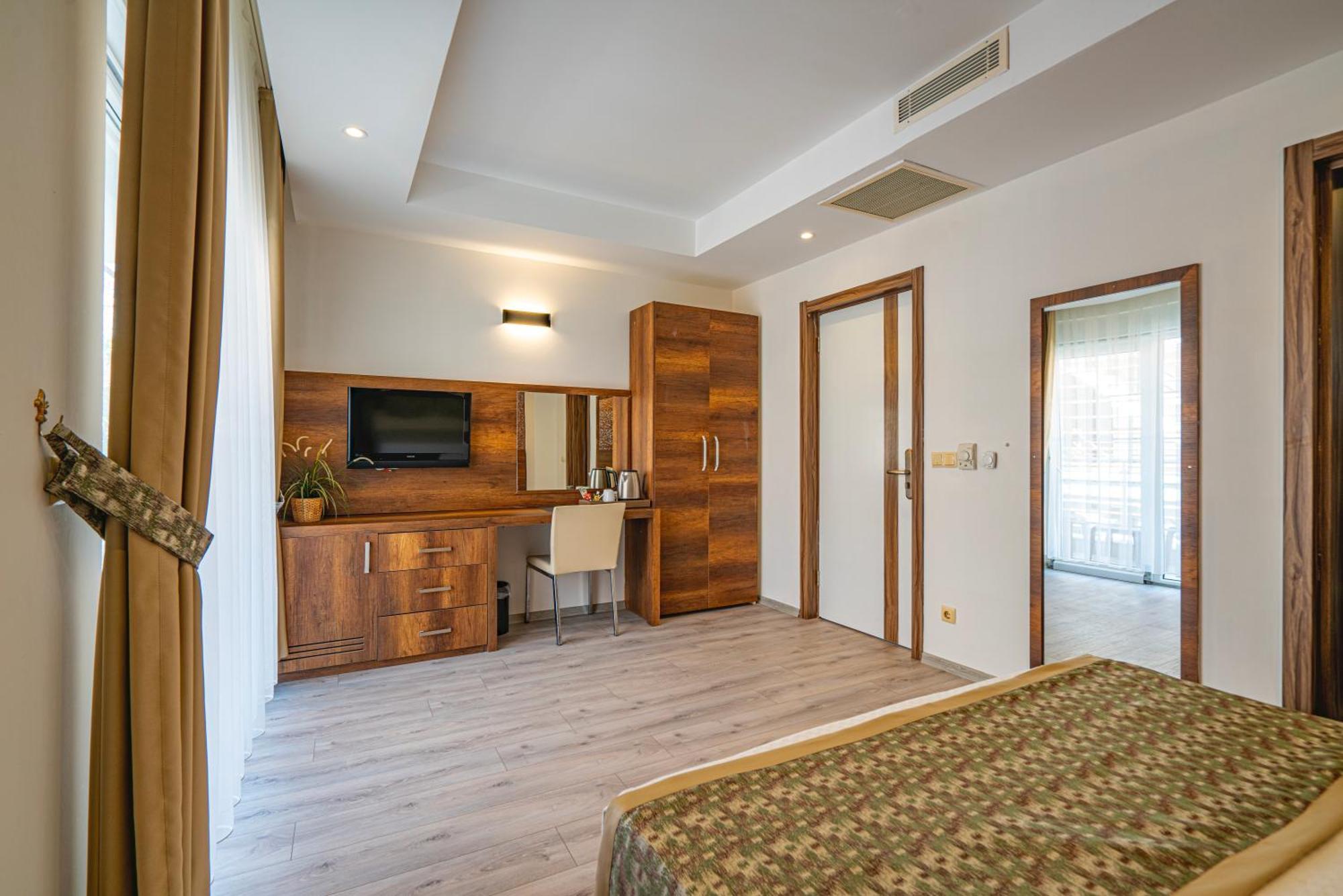 Dg Rose Otel 4*
