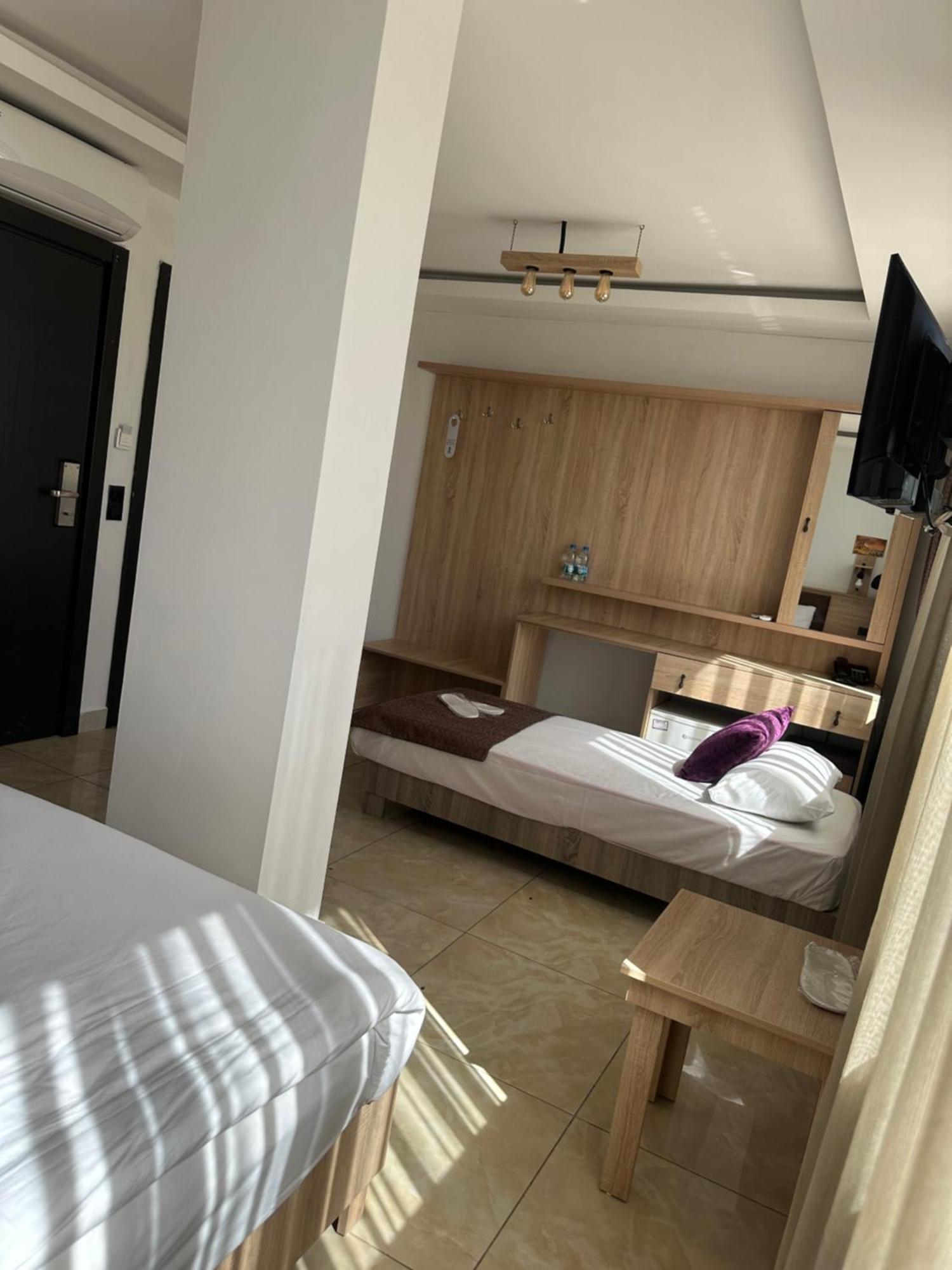Beyondiest Hotel 3*