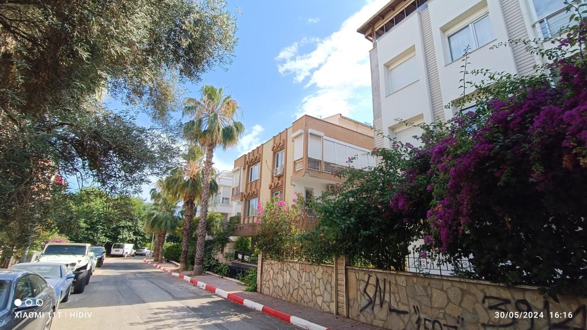 Lara'da Modern Bir Vaha Apartment *