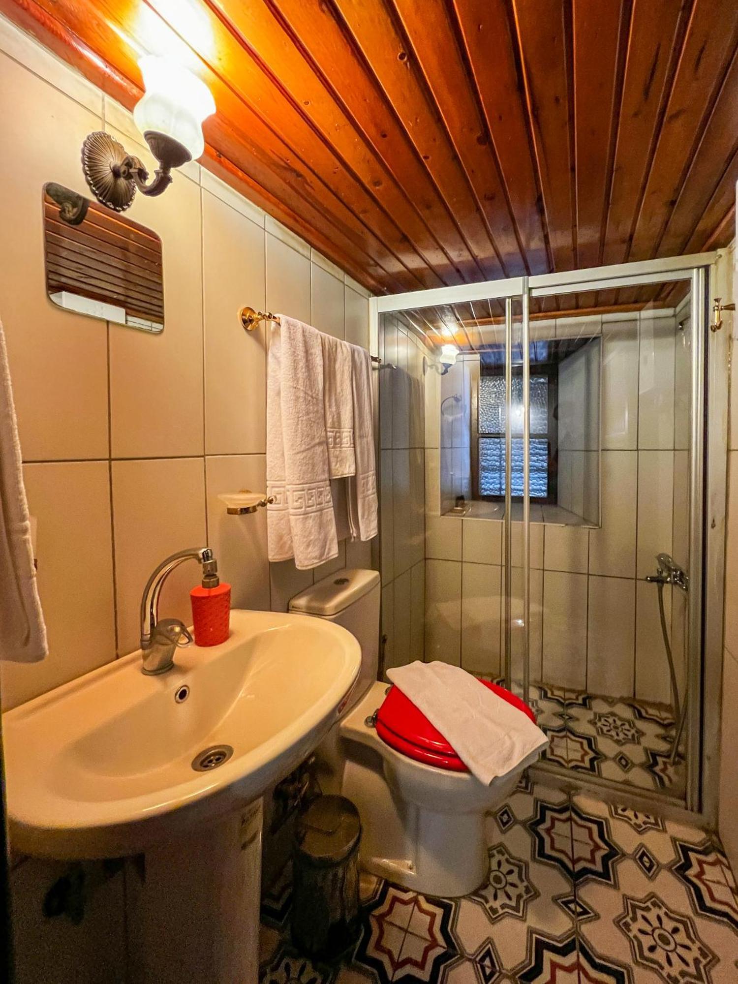 Hostel Old House Hotel&pub Antalya