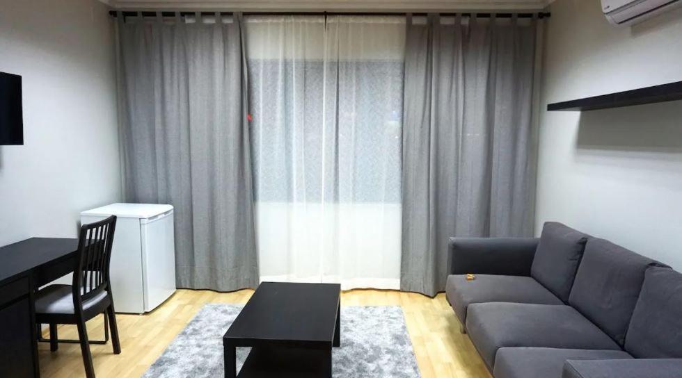 Apartment Close To Airport With 2 Bedroom