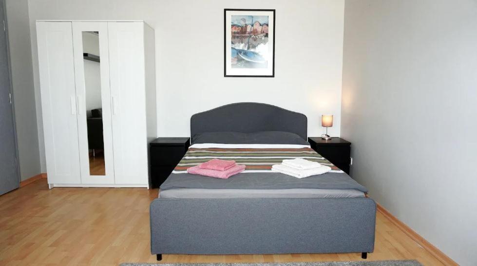 Apartment Close To Airport With 2 Bedroom