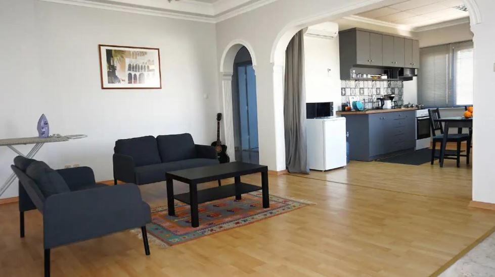 Apartment Close To Airport With 2 Bedroom Antalya