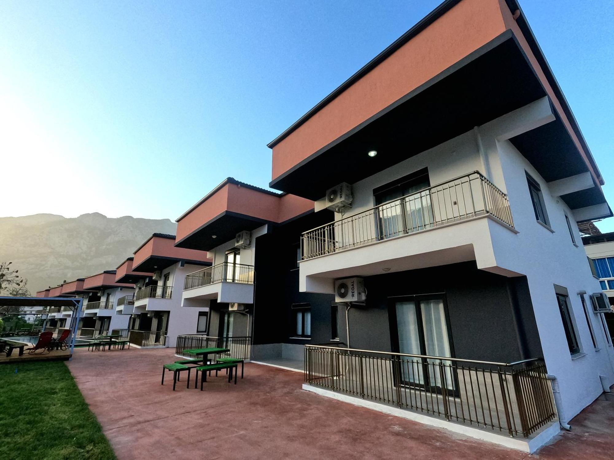 Same House Garden Apartment